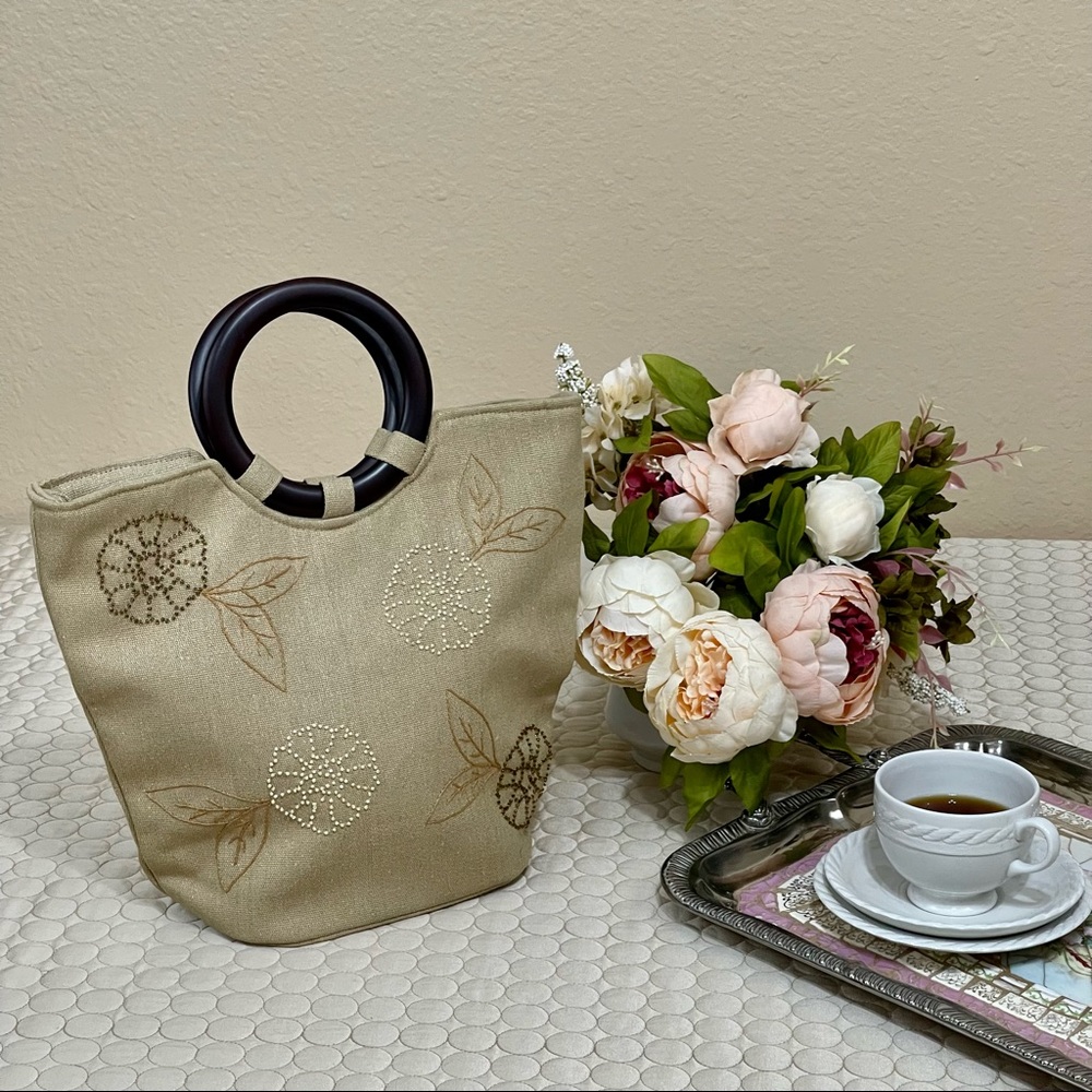 🌱 Medium Vintage Flax Wood Handle Embroidered Tote